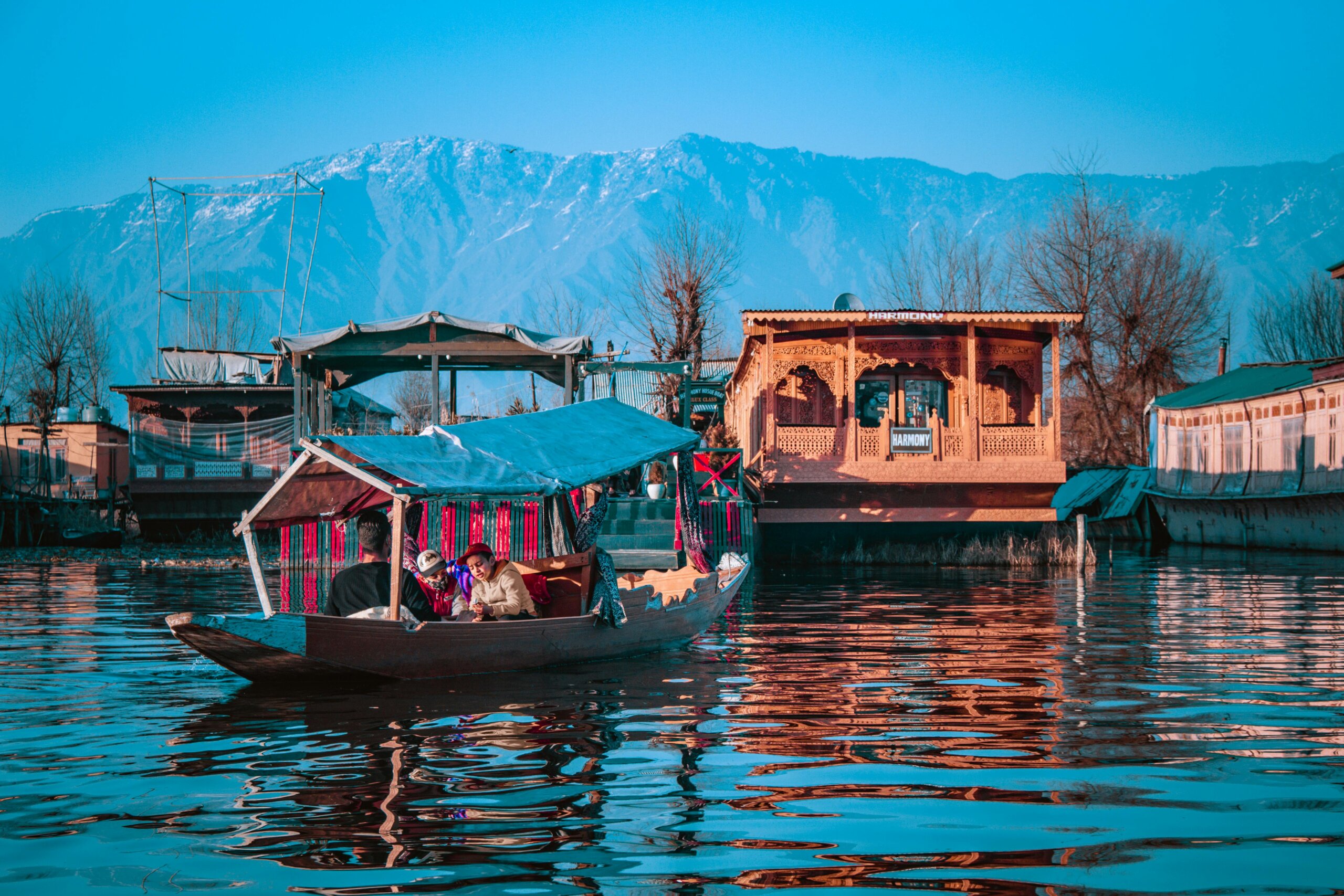 Kashmir Honeymoon Package from Delhi | Luxury Couple Tour 6D/5N